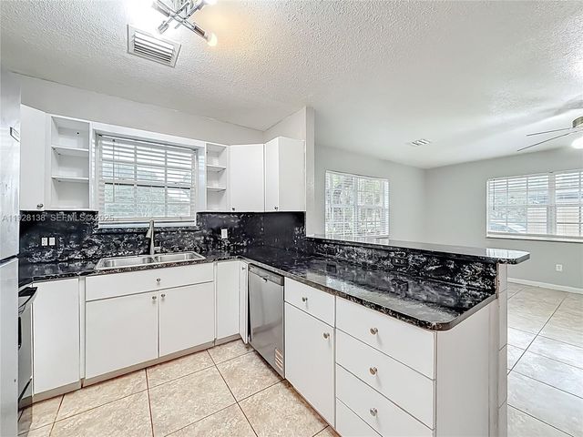 530 NE 34th St 1, Pompano Beach, FL 33064