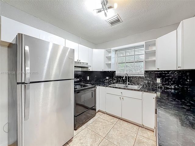 530 NE 34th St 1, Pompano Beach, FL 33064