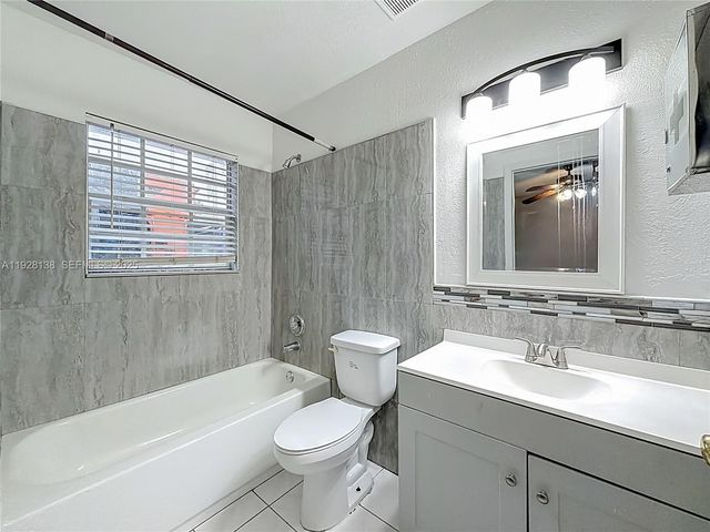 530 NE 34th St 1, Pompano Beach, FL 33064