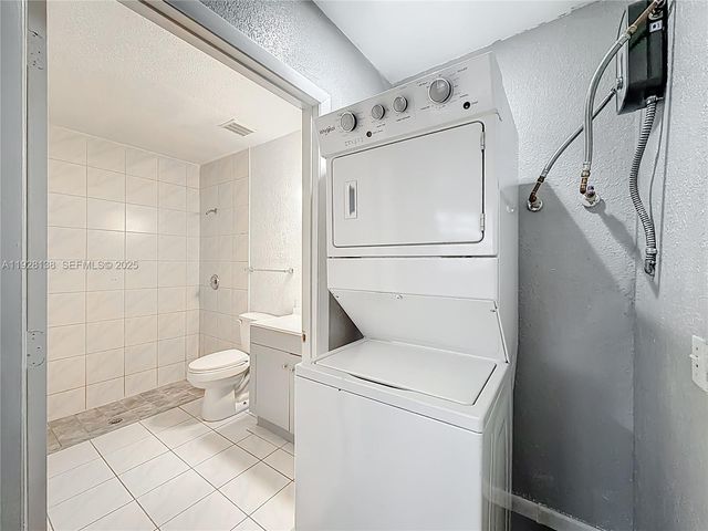 530 NE 34th St 1, Pompano Beach, FL 33064