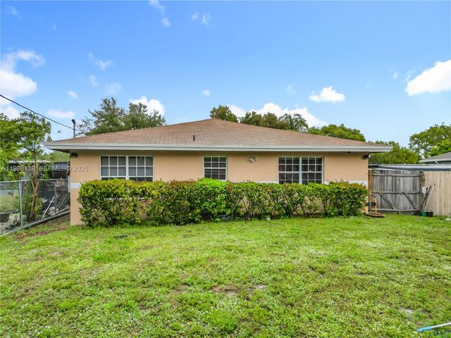 530 NE 34th St 1, Pompano Beach, FL 33064