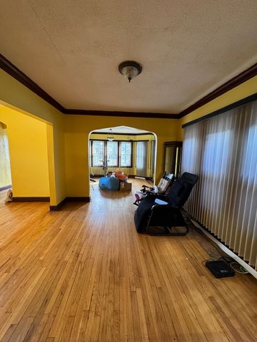 7142 S Damen Avenue, Chicago, IL 60636