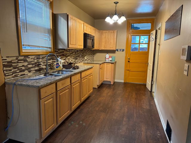 7142 S Damen Avenue, Chicago, IL 60636