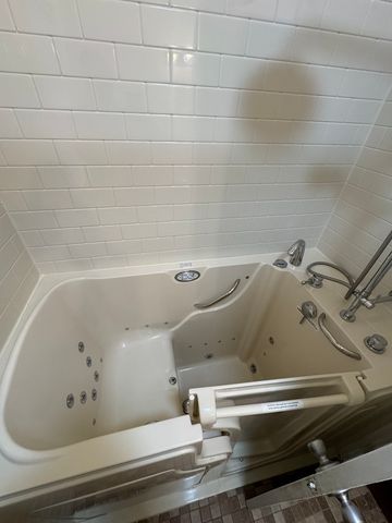 7142 S Damen Avenue, Chicago, IL 60636