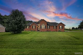 31607 Red Oak Drive, Brighton, IL 62012