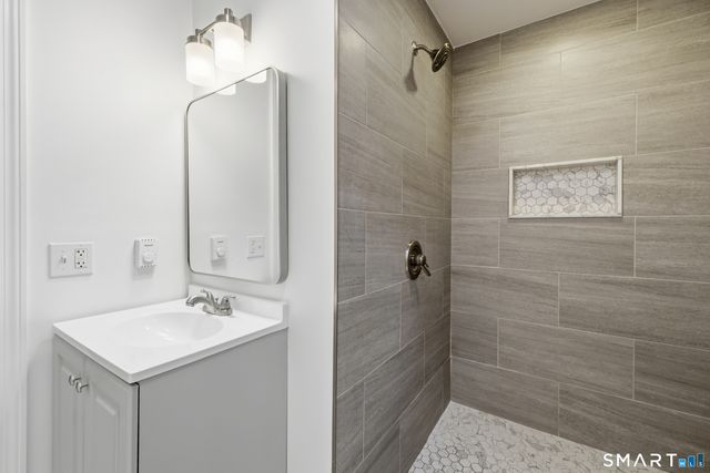 6 Heritage Lane, Simsbury, CT 06070