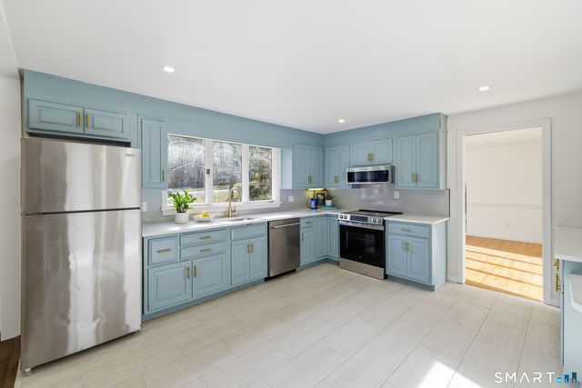 6 Heritage Lane, Simsbury, CT 06070