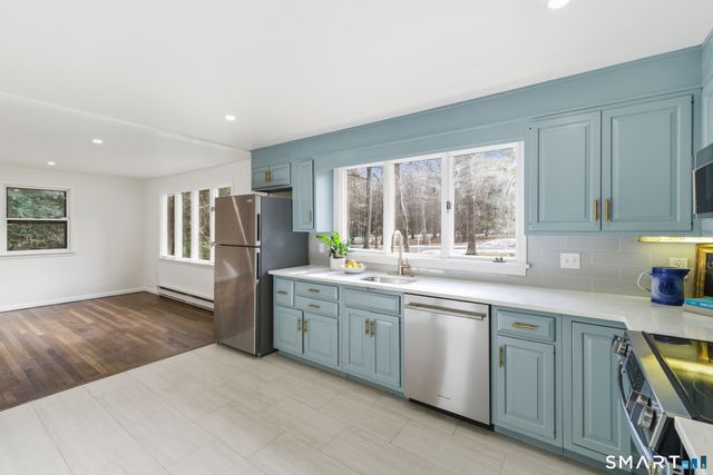 6 Heritage Lane, Simsbury, CT 06070