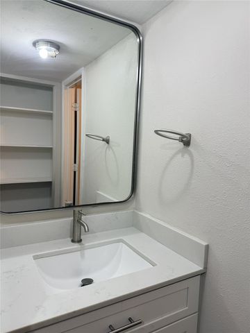 1824 Thonig Road 4, Houston, TX 77055