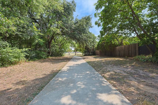 821 Collin Drive, Euless, TX 76039