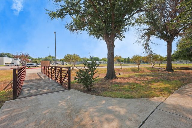 821 Collin Drive, Euless, TX 76039