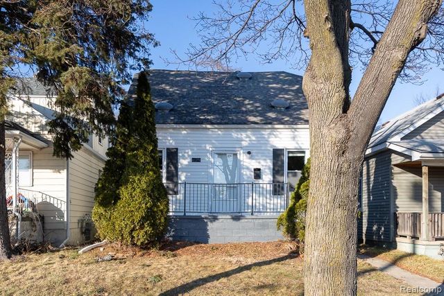 128 W Muir Avenue, Hazel Park, MI 48030