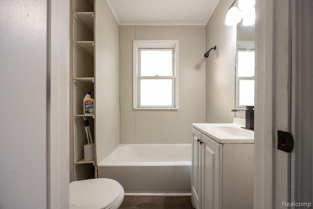 128 W Muir Avenue, Hazel Park, MI 48030