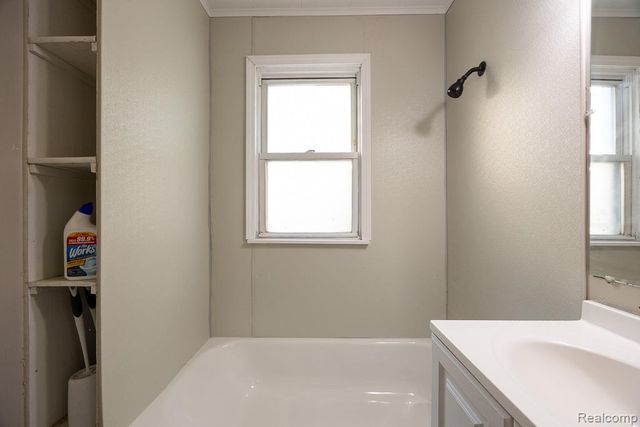 128 W Muir Avenue, Hazel Park, MI 48030