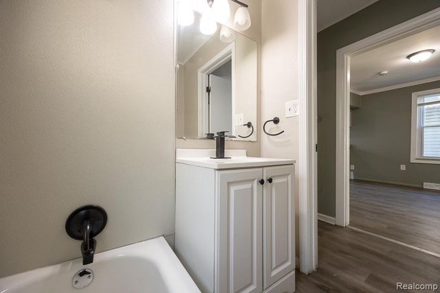 128 W Muir Avenue, Hazel Park, MI 48030