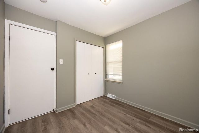 128 W Muir Avenue, Hazel Park, MI 48030