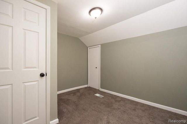 128 W Muir Avenue, Hazel Park, MI 48030