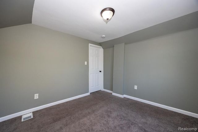 128 W Muir Avenue, Hazel Park, MI 48030