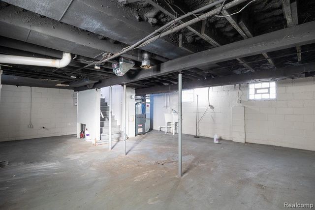 128 W Muir Avenue, Hazel Park, MI 48030