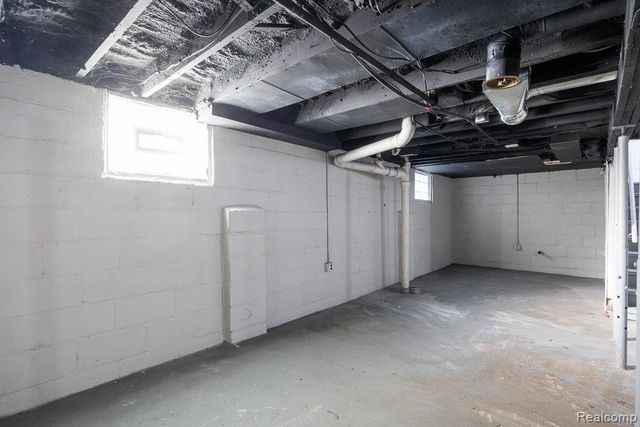 128 W Muir Avenue, Hazel Park, MI 48030