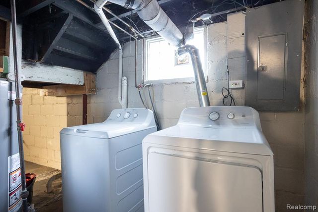 128 W Muir Avenue, Hazel Park, MI 48030