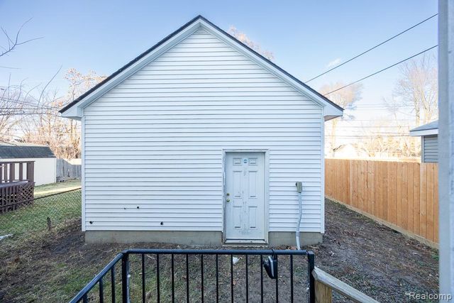 128 W Muir Avenue, Hazel Park, MI 48030