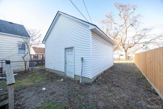 128 W Muir Avenue, Hazel Park, MI 48030