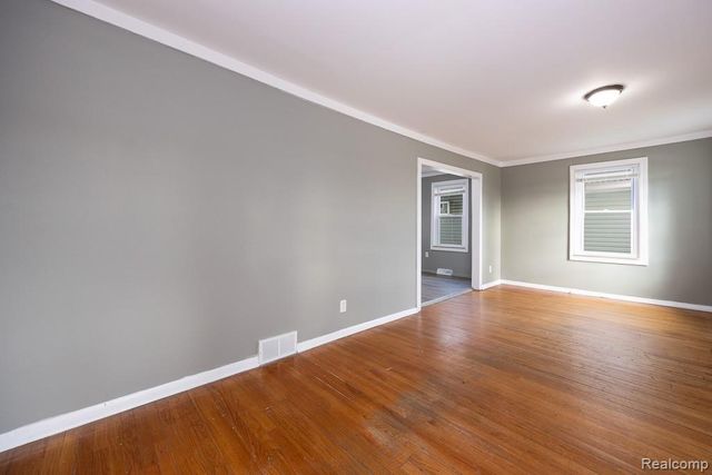 128 W Muir Avenue, Hazel Park, MI 48030