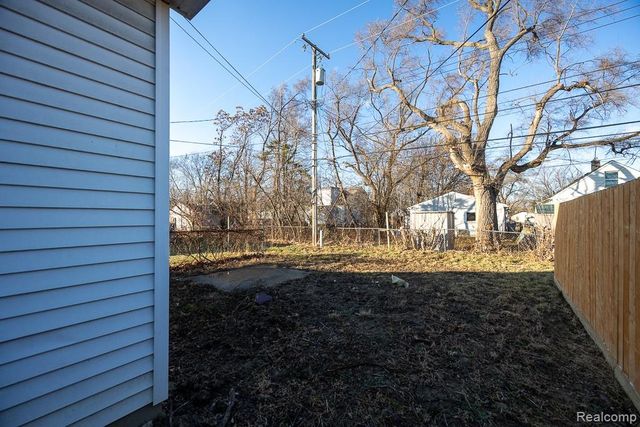 128 W Muir Avenue, Hazel Park, MI 48030