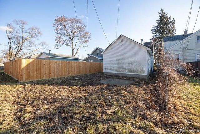 128 W Muir Avenue, Hazel Park, MI 48030