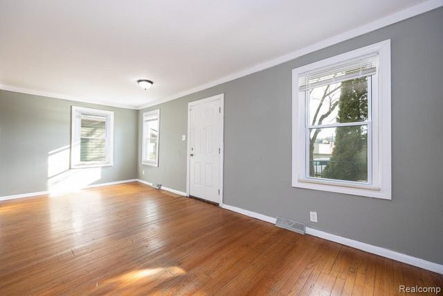 128 W Muir Avenue, Hazel Park, MI 48030