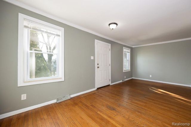 128 W Muir Avenue, Hazel Park, MI 48030