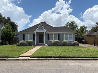 518 Avenue Of Oaks Street, Houston, TX 77009