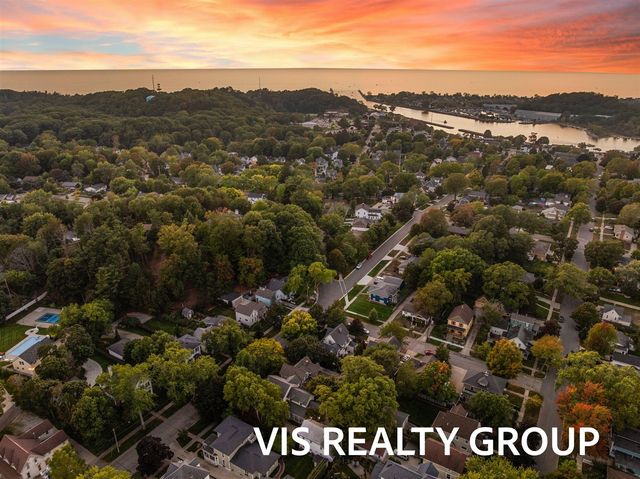 415 Howard Avenue, Grand Haven, MI 49417