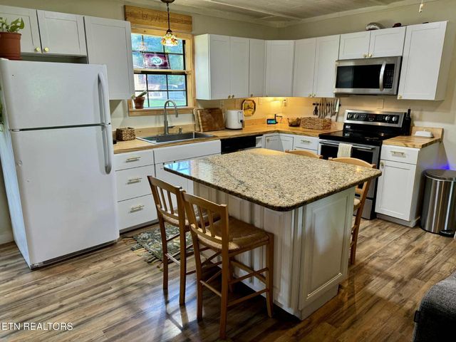 105 Lakeshore View Drive, Kingston, TN 37763