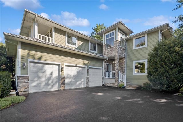 980 Dakota Drive, Woodstock, IL 60098