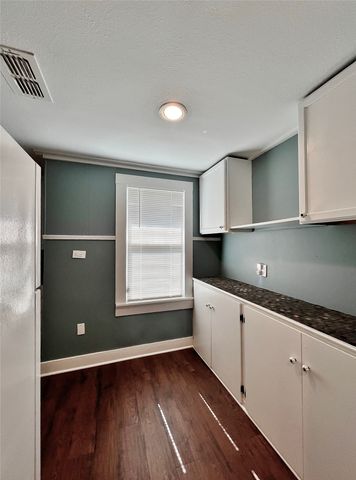 713 Spring Street, Granbury, TX 76048