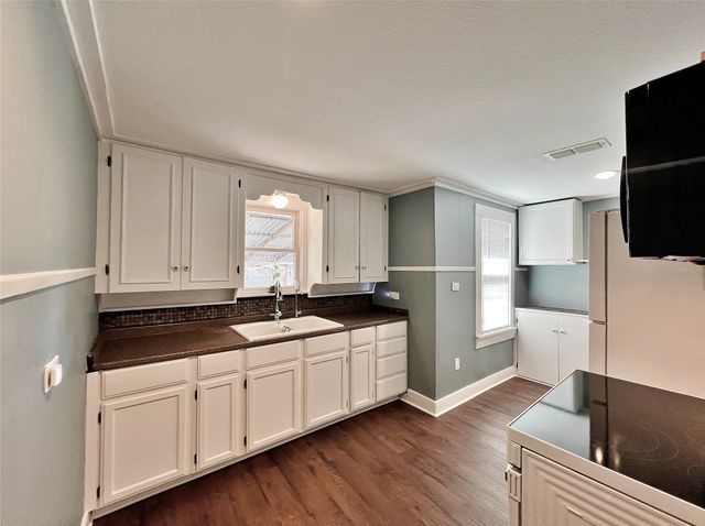 713 Spring Street, Granbury, TX 76048