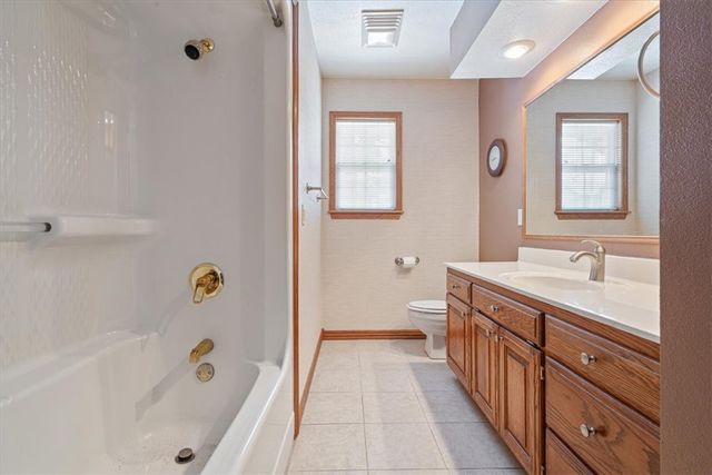 43 S Hills Loop, Holiday Island, AR 72631