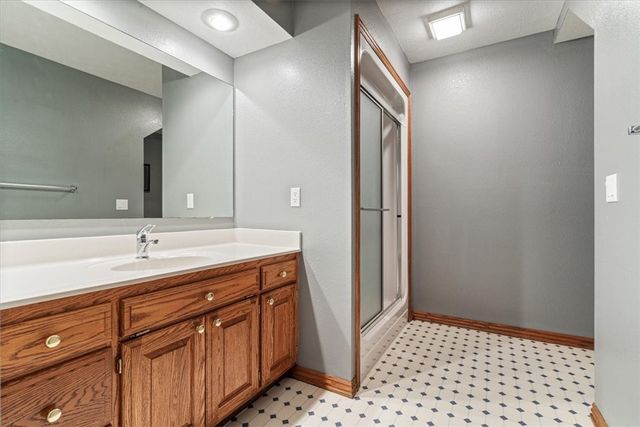 43 S Hills Loop, Holiday Island, AR 72631