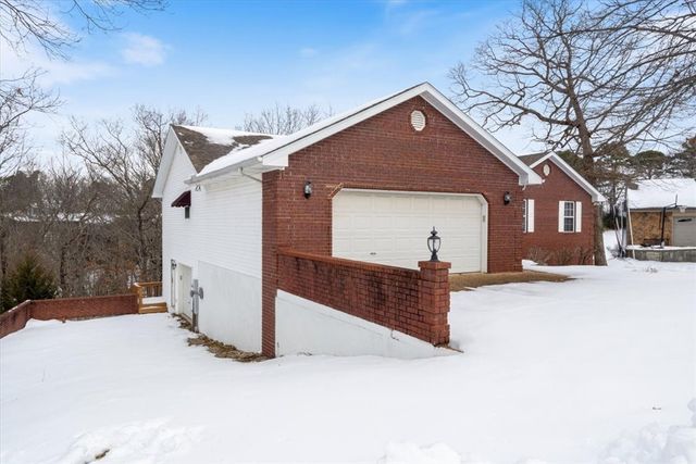 43 S Hills Loop, Holiday Island, AR 72631