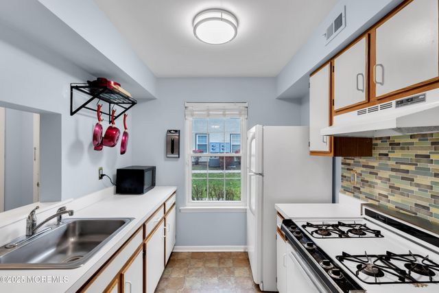 1703 Commons Drive 3, East Brunswick, NJ 08816