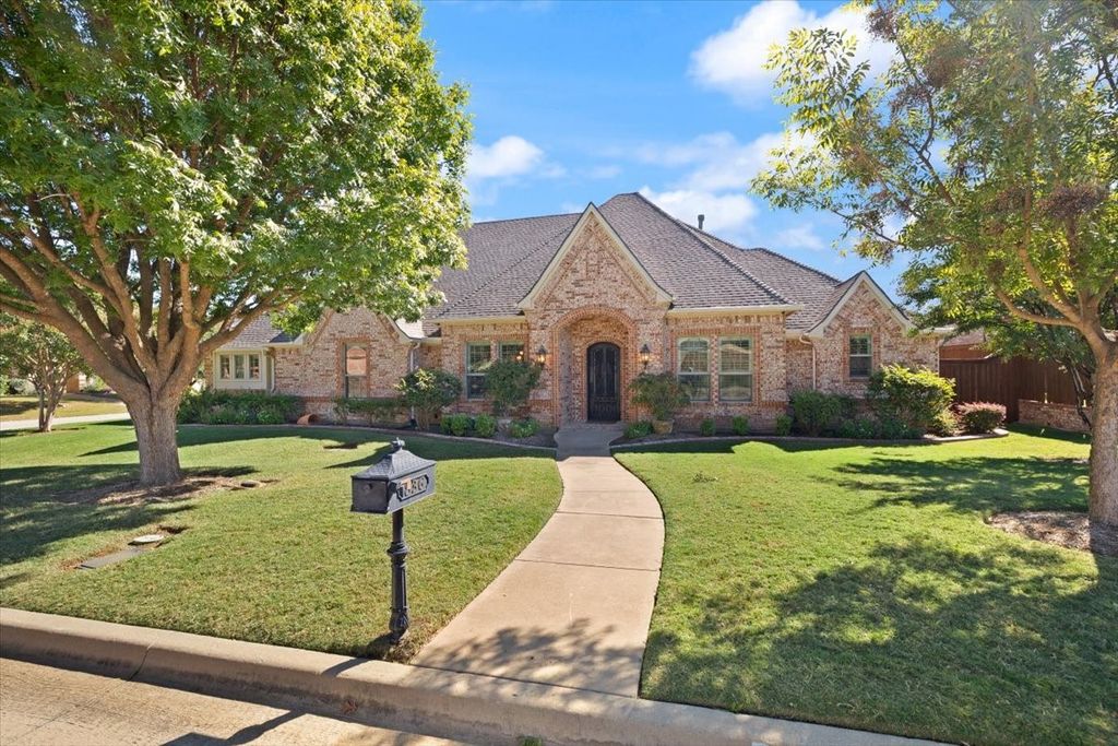 836 Sabine Trail, Mansfield, TX 76063