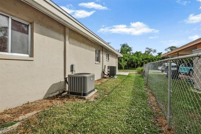 5826 Algiers ST, Fort Myers, FL 33919