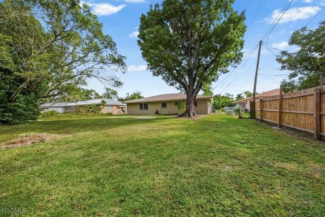 5826 Algiers ST, Fort Myers, FL 33919