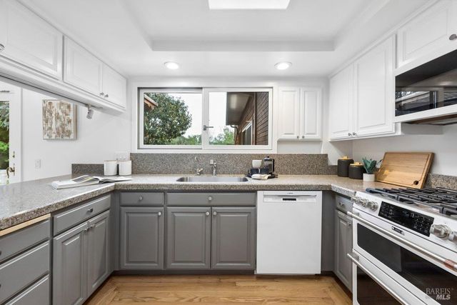 42 Underhill Rd, Mill Valley, CA 94941