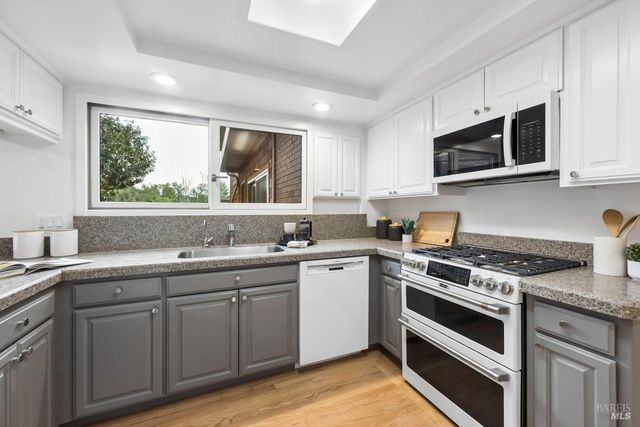 42 Underhill Rd, Mill Valley, CA 94941