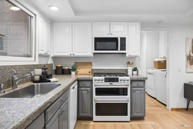 42 Underhill Rd, Mill Valley, CA 94941