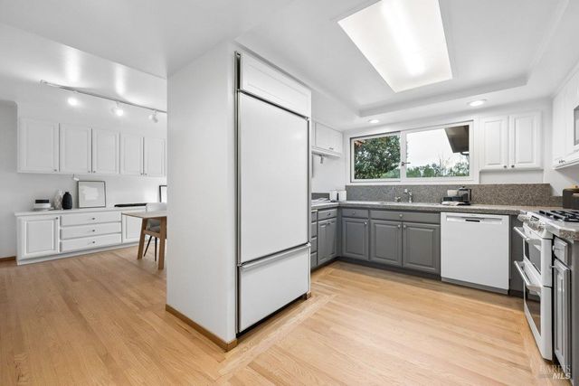 42 Underhill Rd, Mill Valley, CA 94941