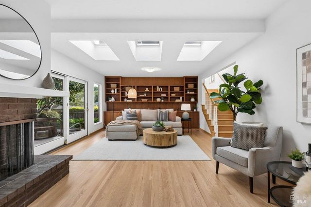 42 Underhill Rd, Mill Valley, CA 94941